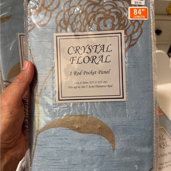 CRYSTAL FLORAL
4 Rod Pocket Panel
54in X 84in (137 X 213 cm) gorgeous colors - Picture 5 of 11